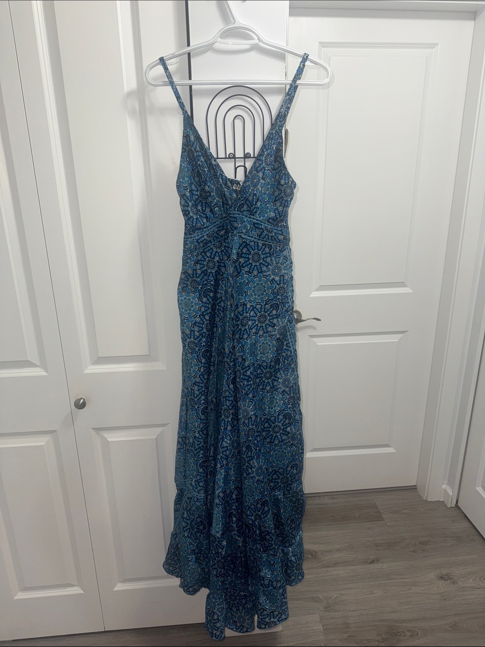 Sleeveless Blue Patterned V-Neck Maxi Dress